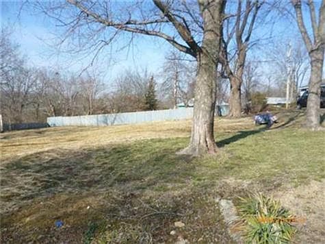 4th image of 3014 Farley Ave