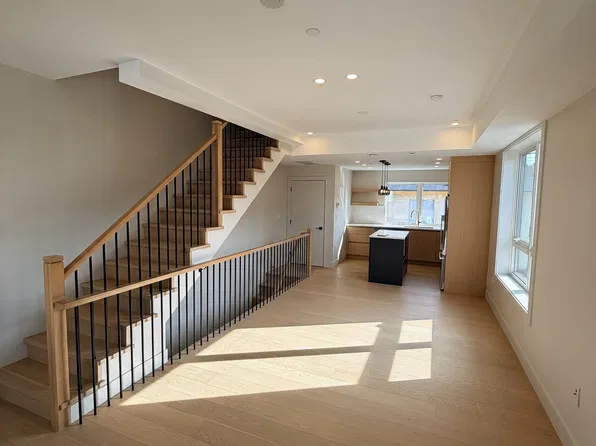 1406 E 18th Ave #103, Vancouver, BC V5V 1C9