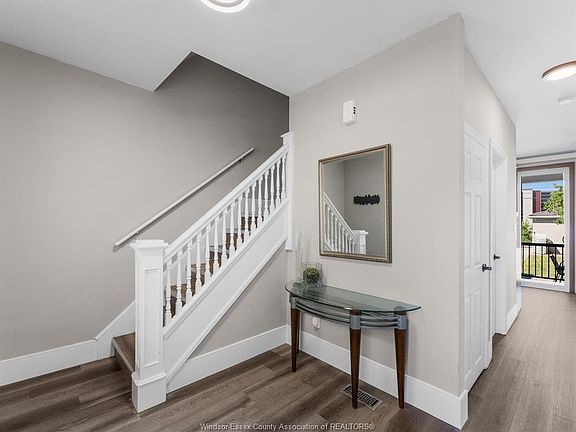 3rd image of 477 Pierre Ave