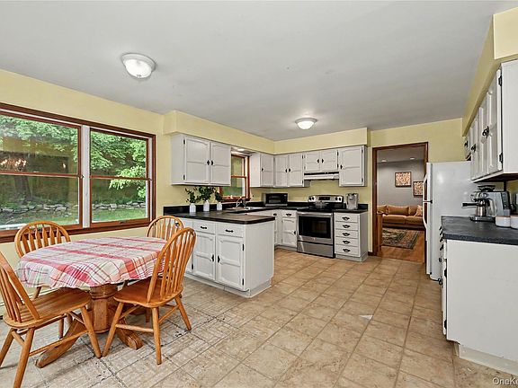 4th image of 33 Sabbathday Hill Road