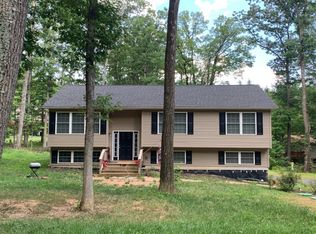622 Raccoon Dr, Winchester, VA