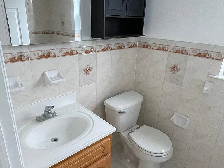 614 Bond St #2 — Photo 10