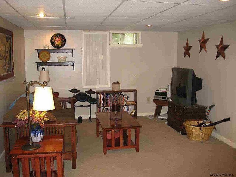 4th image of 47 Ferriss Drive