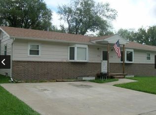 1216 Beverly St APT A, Emporia, KS 66801