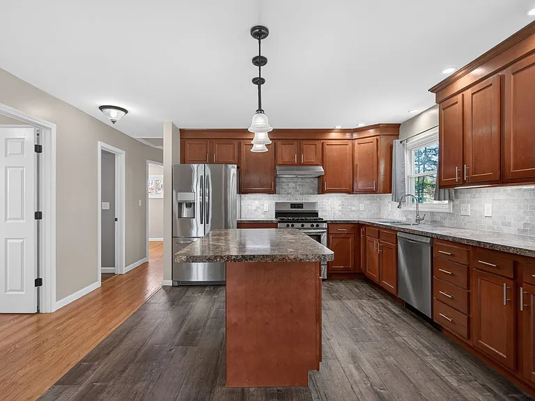 614 Park Ave — Photo 13