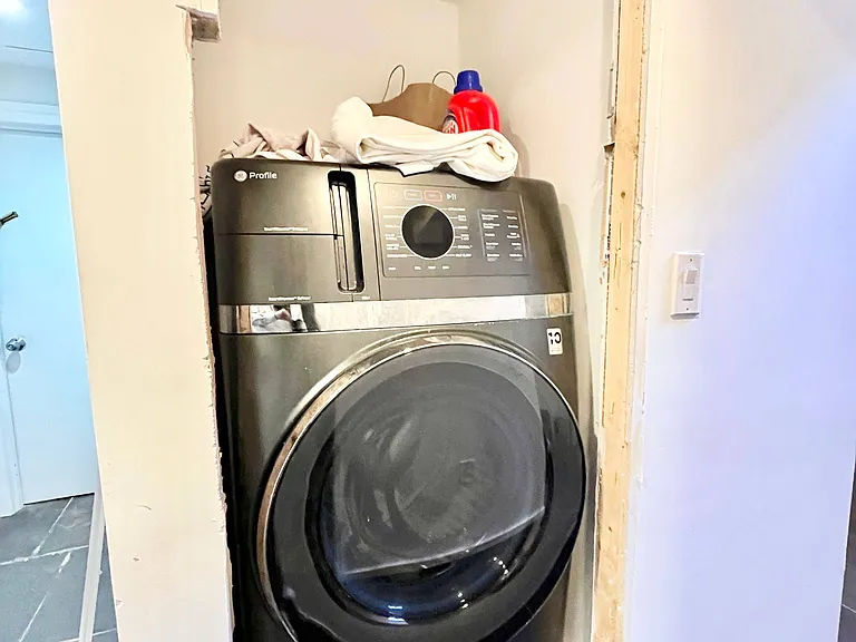 29 Brooklyn Ave #1R — Photo 17