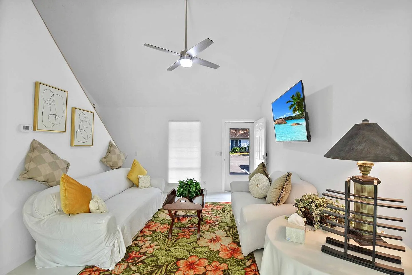 3 bed, 1200 sqft, $2,500 — Photo 3
