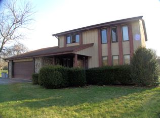 S20W27427 Fenway Dr N, Waukesha, WI 53188