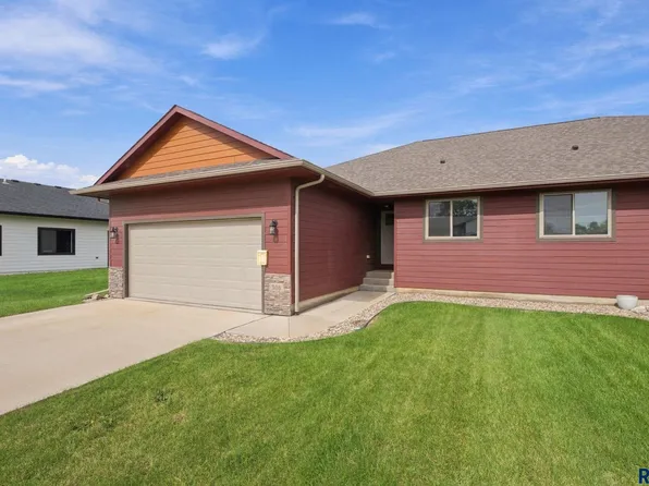 308 Countryside Ave E, Lennox, SD 57039