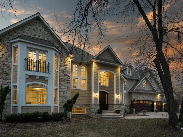 5501 Woodcrest Dr, Edina, MN 55424