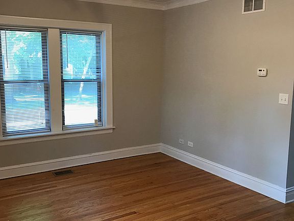 2nd image of 3721 N Leavitt St #2