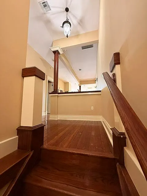 2 bed, 1888 sqft, $2,850 — Photo 3