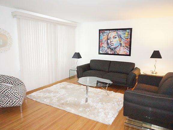 5th image of 534 Roycroft Blvd.
