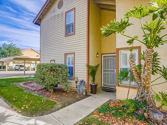 2nd image of 1883 Manzana Way