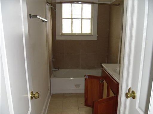5th image of 5525-27 Rosemary Pl