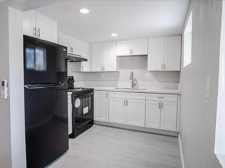 8800 Almond Rd — Photo 3
