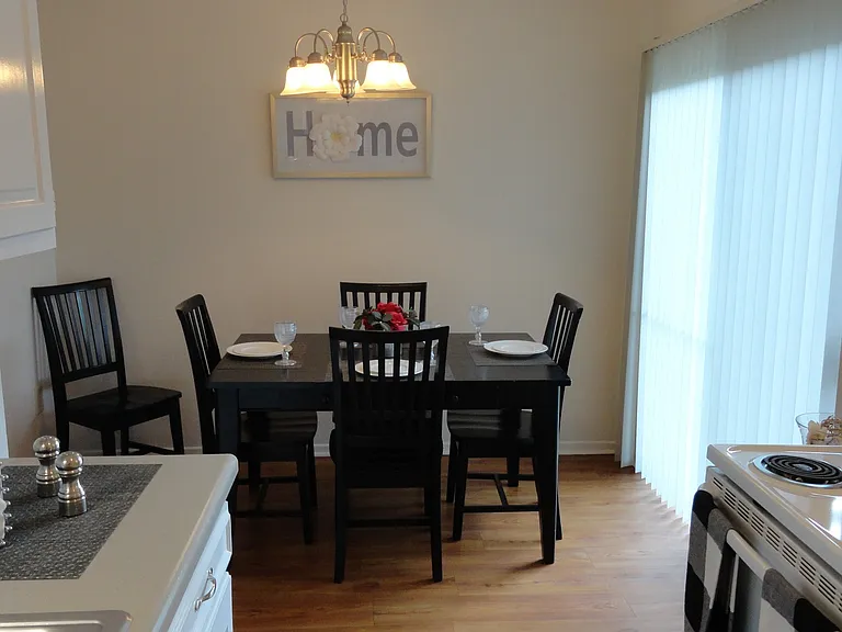 Townhouse Village — Photo 5