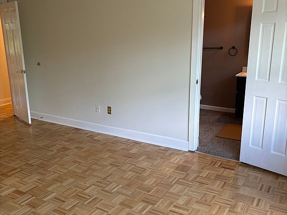 2nd image of 61 Brighton Ct