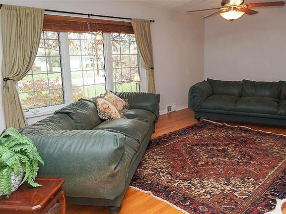 4th image of 6375 Sweet Briar Ln