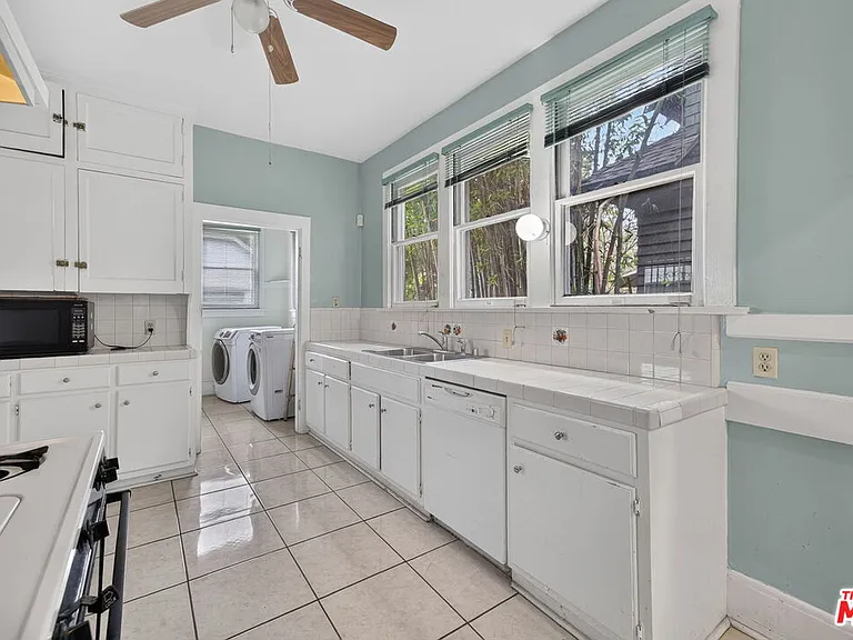 2215 W 21st St — Photo 24