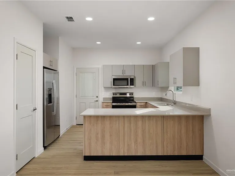 804 N Clarence Ave #4 — Photo 2