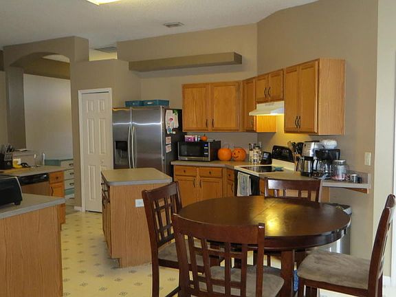 3rd image of 1130 Rock Springs Dr