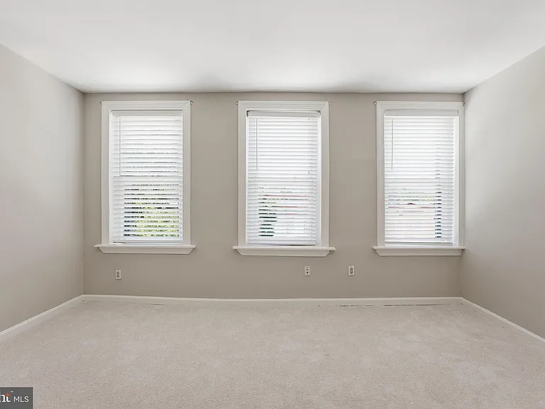 1423 Duncan St NE — Photo 6
