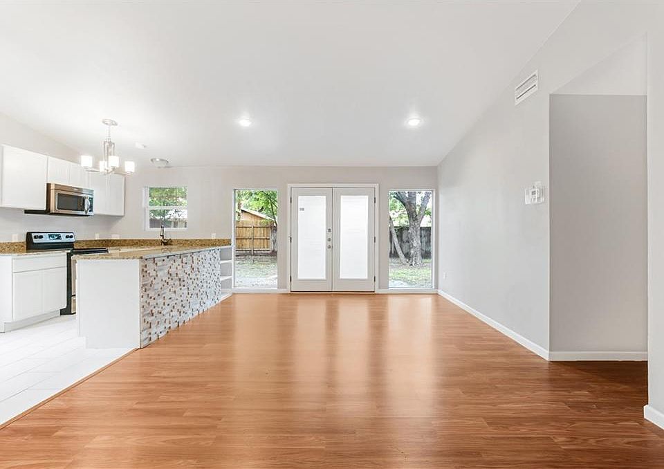 1st image of 434 Forrest Hill Ln