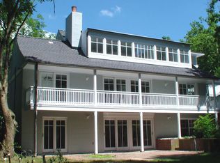 6326 Lakeview Dr, Falls Church, VA 22041