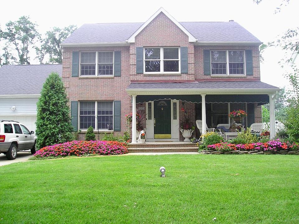 1st image of 1323 Laurel Ave