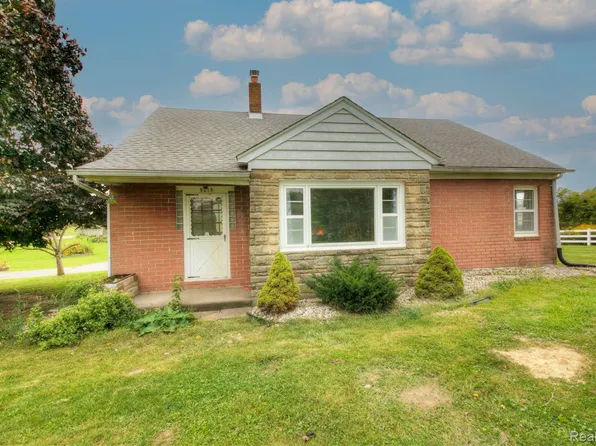 9015 Argentine Rd, Linden, MI 48451