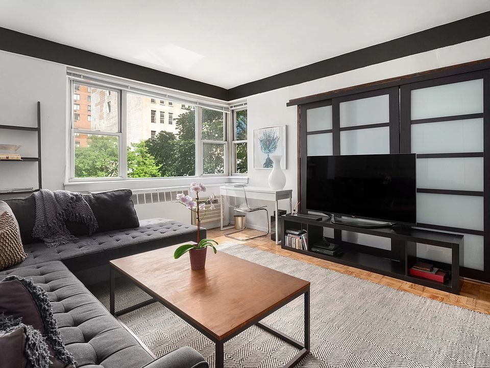 1st image of 30 W 60th St APT 3U