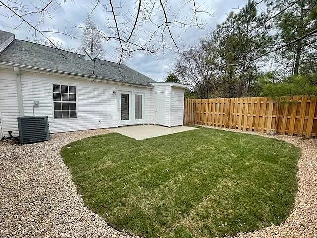 102 Bennington Ln — Photo 17