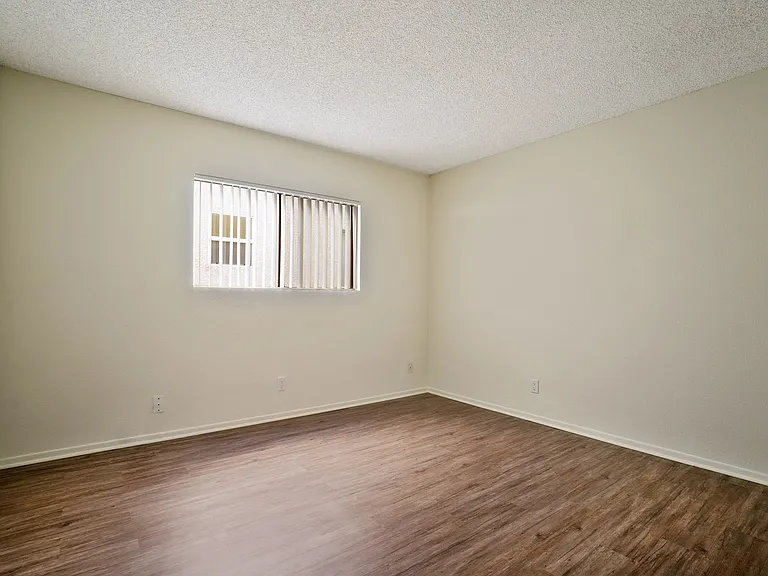 11325 Morrison St — Photo 101