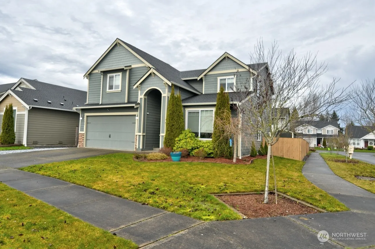 4 bed, 2606 sqft, $3,000 — Photo 1