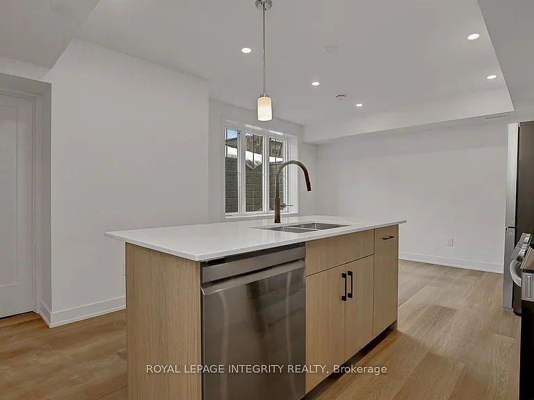 35 Ella St #C — Photo 4