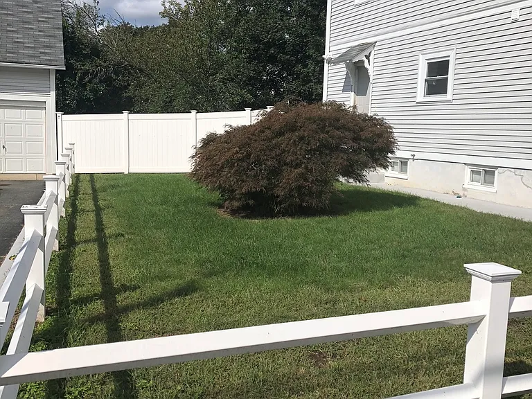 Victoria Ave — Photo 15