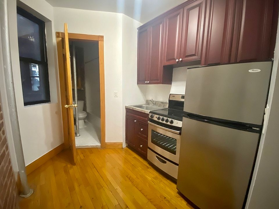 1st image of 415 W 44th St #6Z