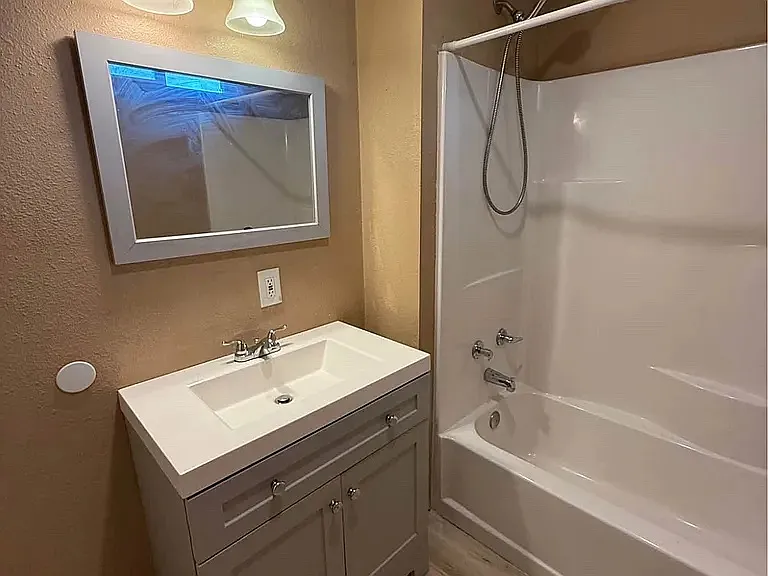 211 Elm St #4 — Photo 14