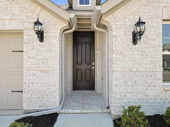 4th image of 601 Portina Dr
