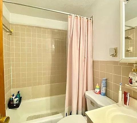2nd image of 5 Warwick St #1