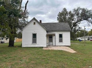 403 W Roosevelt St, Junction City, KS 66441