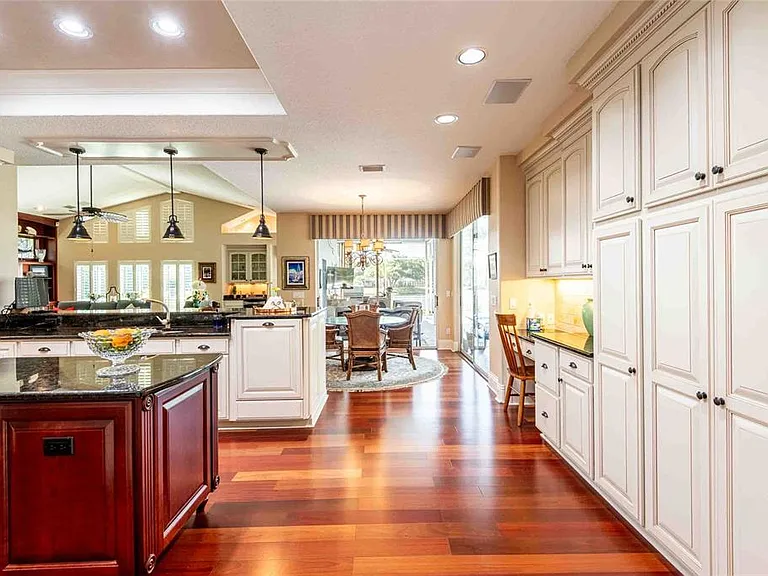 6605 Stonington Dr N — Photo 14