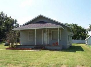 818 7th St, Snyder, OK 73566