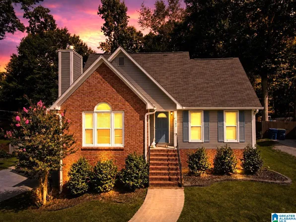 902 Falling Star Ln, Alabaster, AL 35007