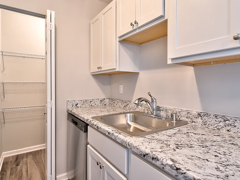 Glen Hills Apartments — Photo 17