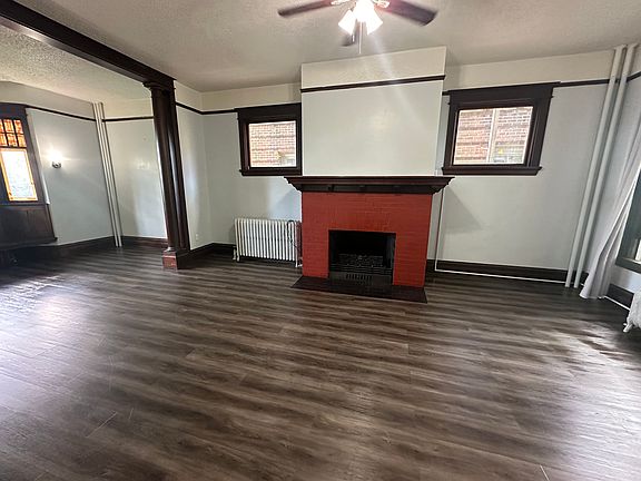 2nd image of 1814 E 1st St #2