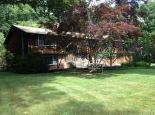 131 Greenwood Ln, Monroe, CT 06468