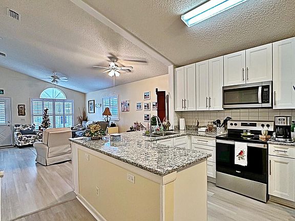 4th image of 1176 NW Lombardy Drive