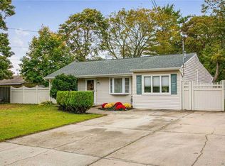 913 Ocean Ave, West Islip, NY 11795